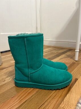 Bright Kelly green Uggs size women 10